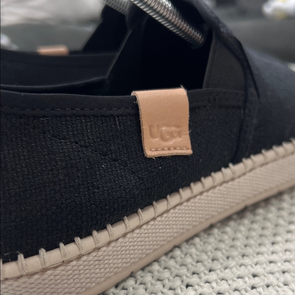 UGG woman’s Black and Tan Casual Slip-Ons - Picture 6 of 12